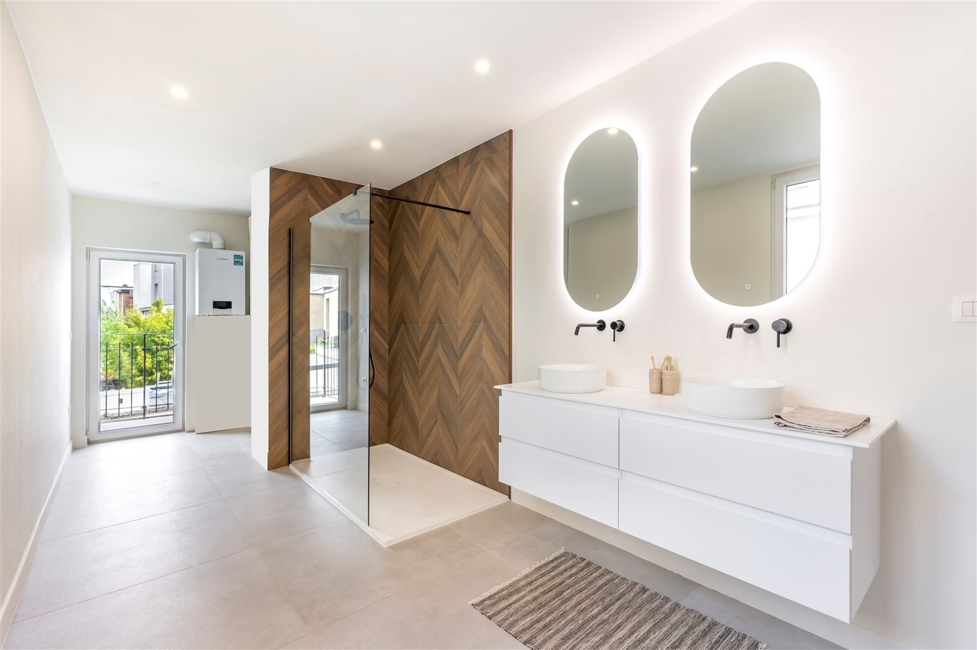 Ruime gerenoveerde woning met tuin foto 18