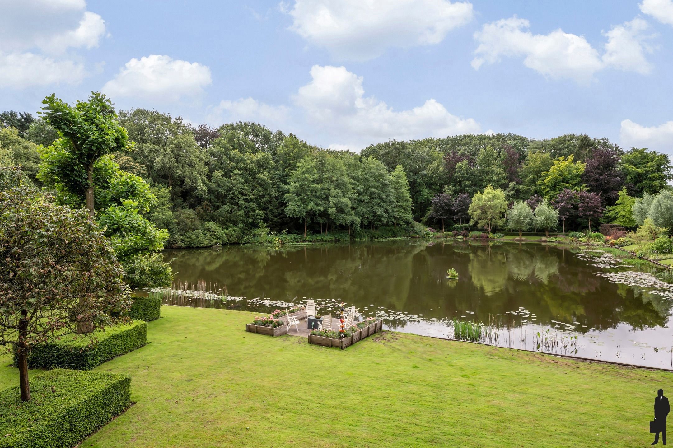 Unieke en zéér centraal gelegen villa op een parkdomein van ca. 9.847 m²! foto 38