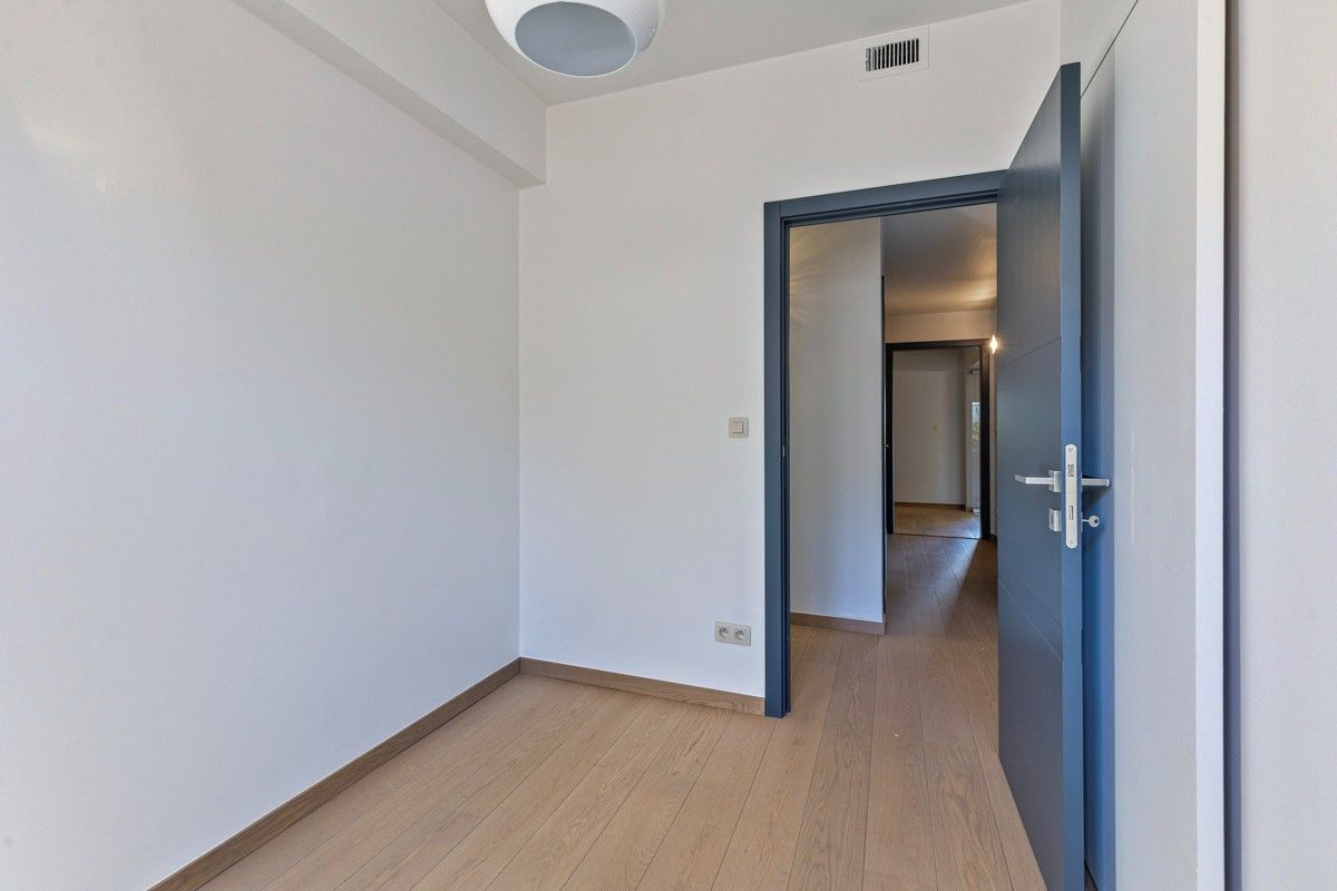 Residentieel en lichtrijk appartement met garagebox en zicht op de Leie – Toplocatie nabij Sint-Pietersstation foto 9