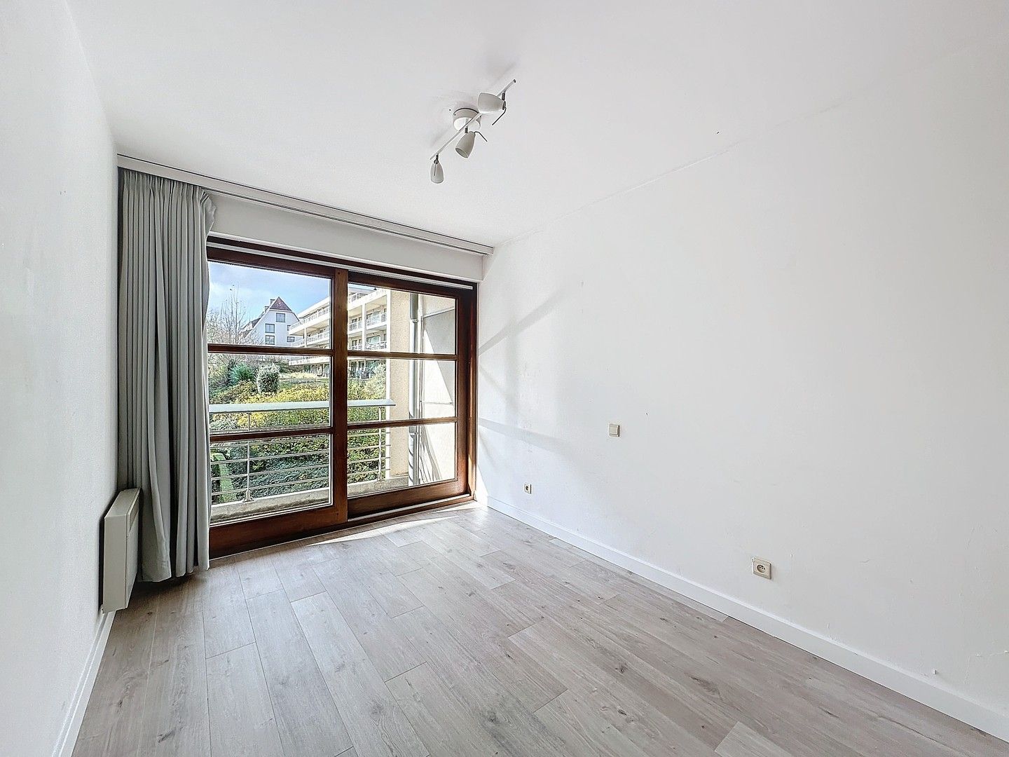 Instapklaar appartement met 2 zonneterrassen nabij de Zeedijk. foto 5