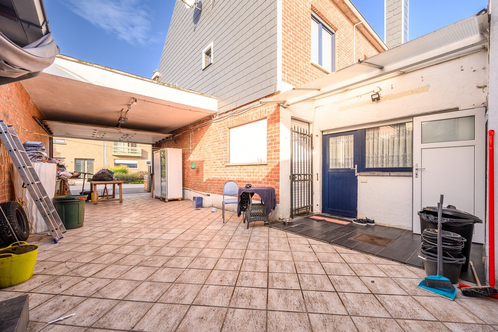 Solide woning met magazijn en garage foto 5