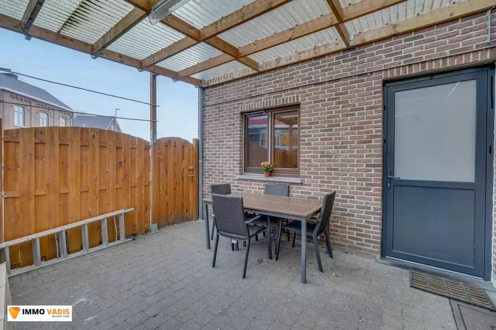 Handelspand  en appartement met garage en parkeerplaatsen foto 13