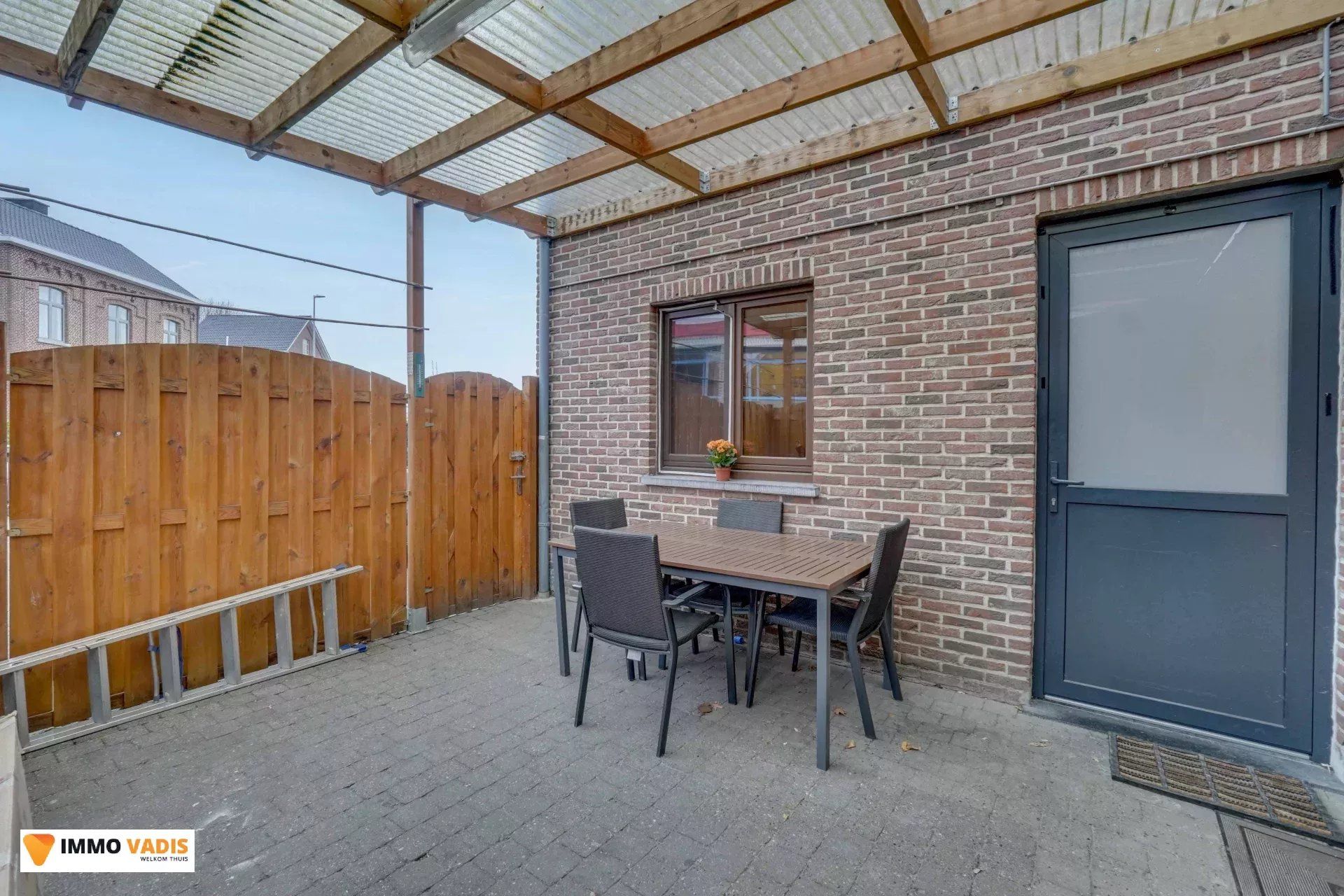 Handelspand  en appartement met garage en parkeerplaatsen foto 13