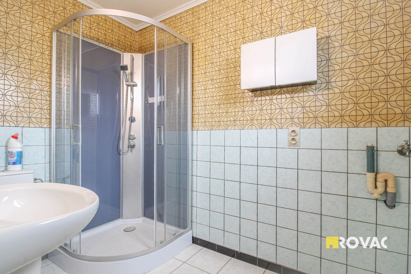 Landelijk gelegen alleenstaande woning met weide! foto 16