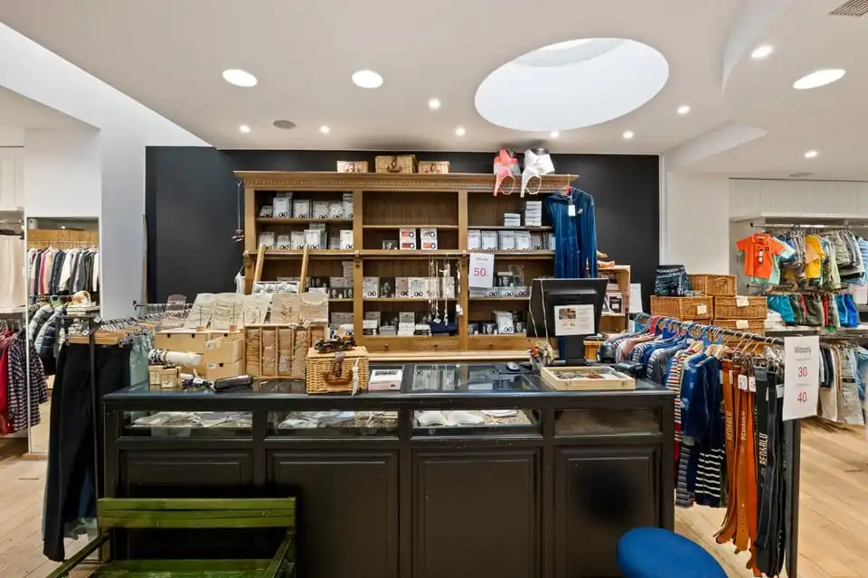 KNAP HANDELSPAND MET TWEE APART VERHUURDE APPARTEMENTEN IN HET CENTRUM VAN SINT-TRUIDEN foto 9