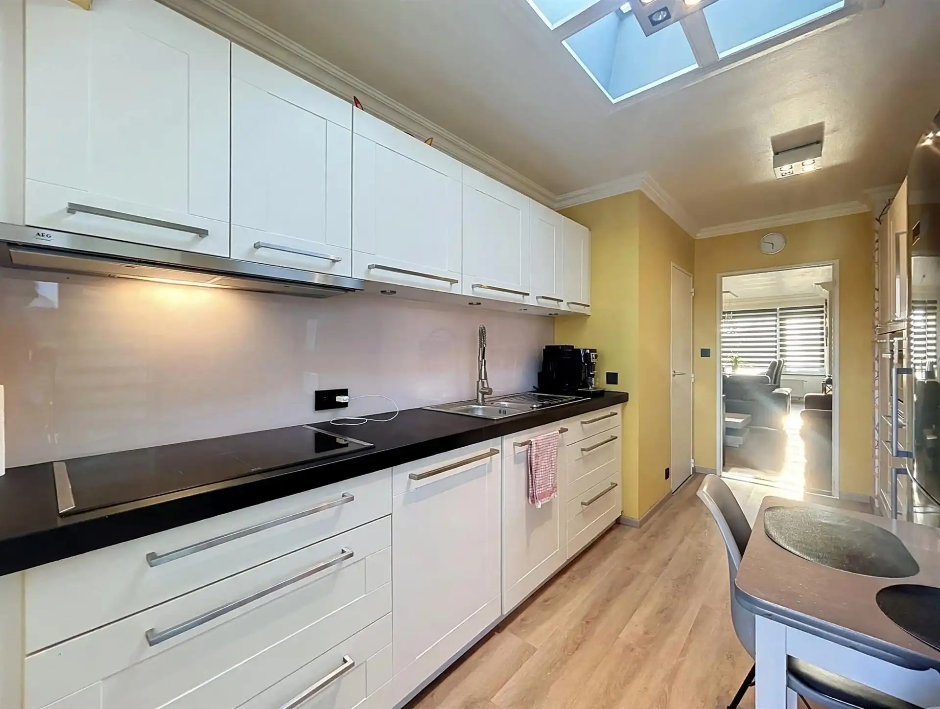 bel-etage woning met 2 slaapkamers, garage en ruime tuin op toplocatie foto 5