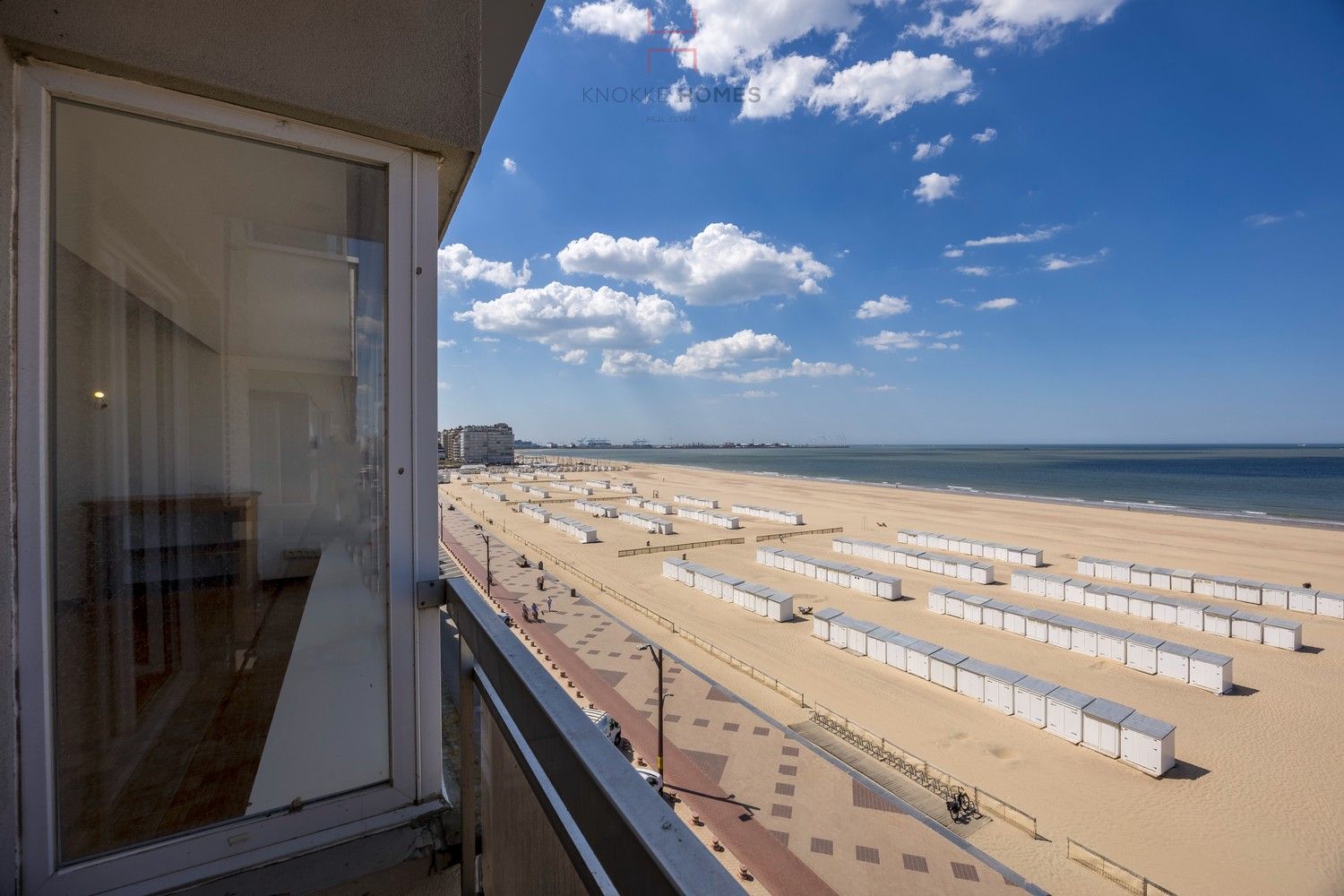 Ruim appartement met 4 kamers en prachtig zeezicht op de zeedijk aan het Albertstrand foto 4
