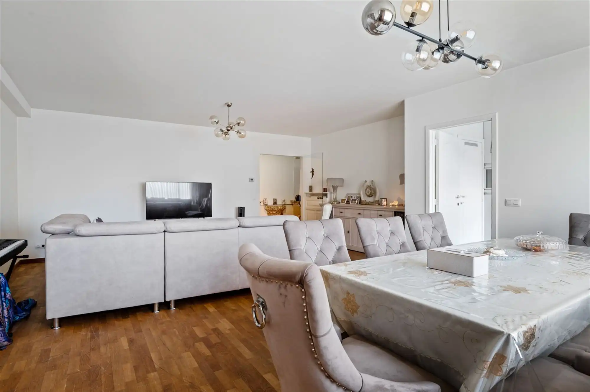 Instapklaar en lichtrijk appartement op toplocatie foto 4