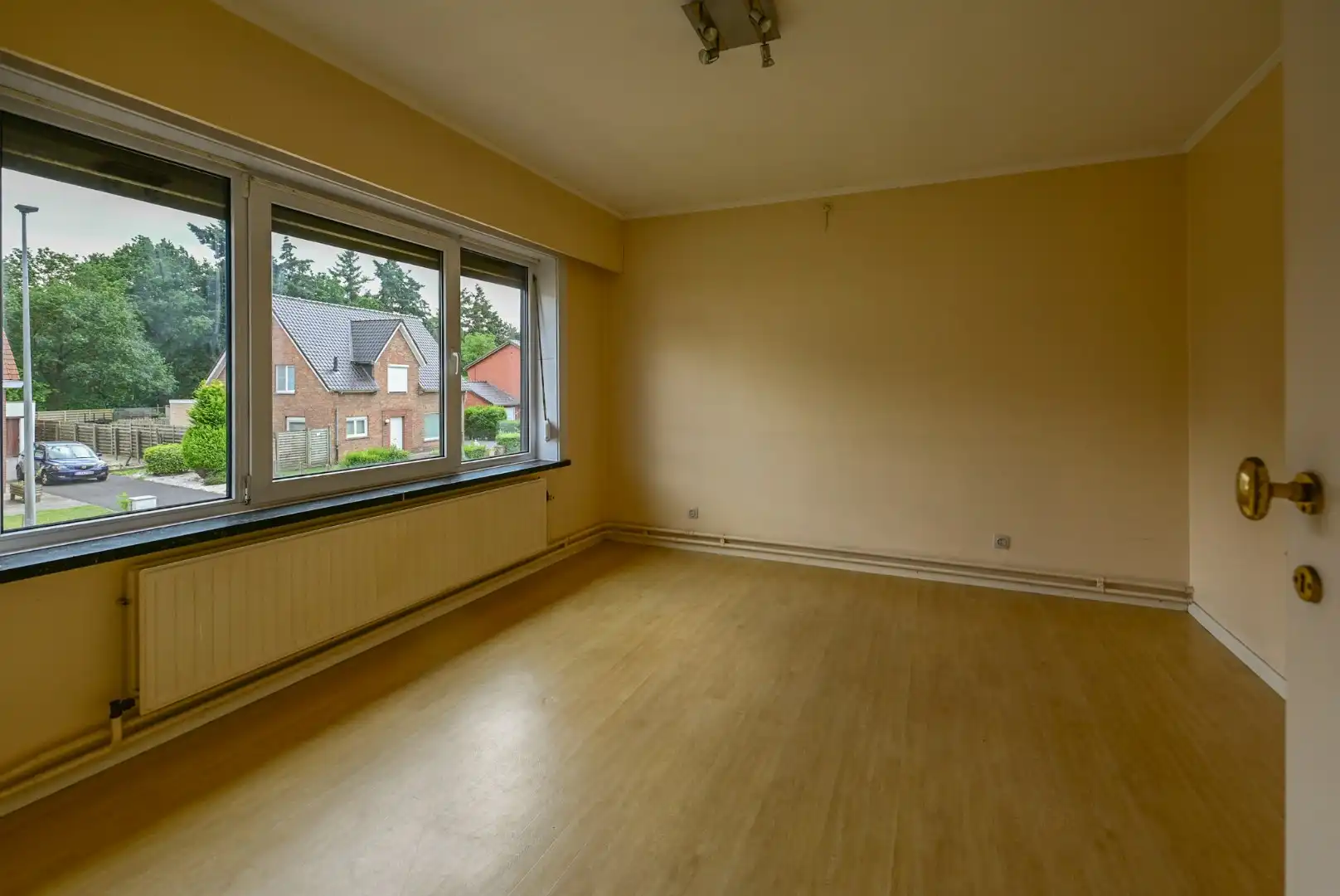 Halfopen bebouwing met 3 slaapkamers en garage op toplocatie foto 11