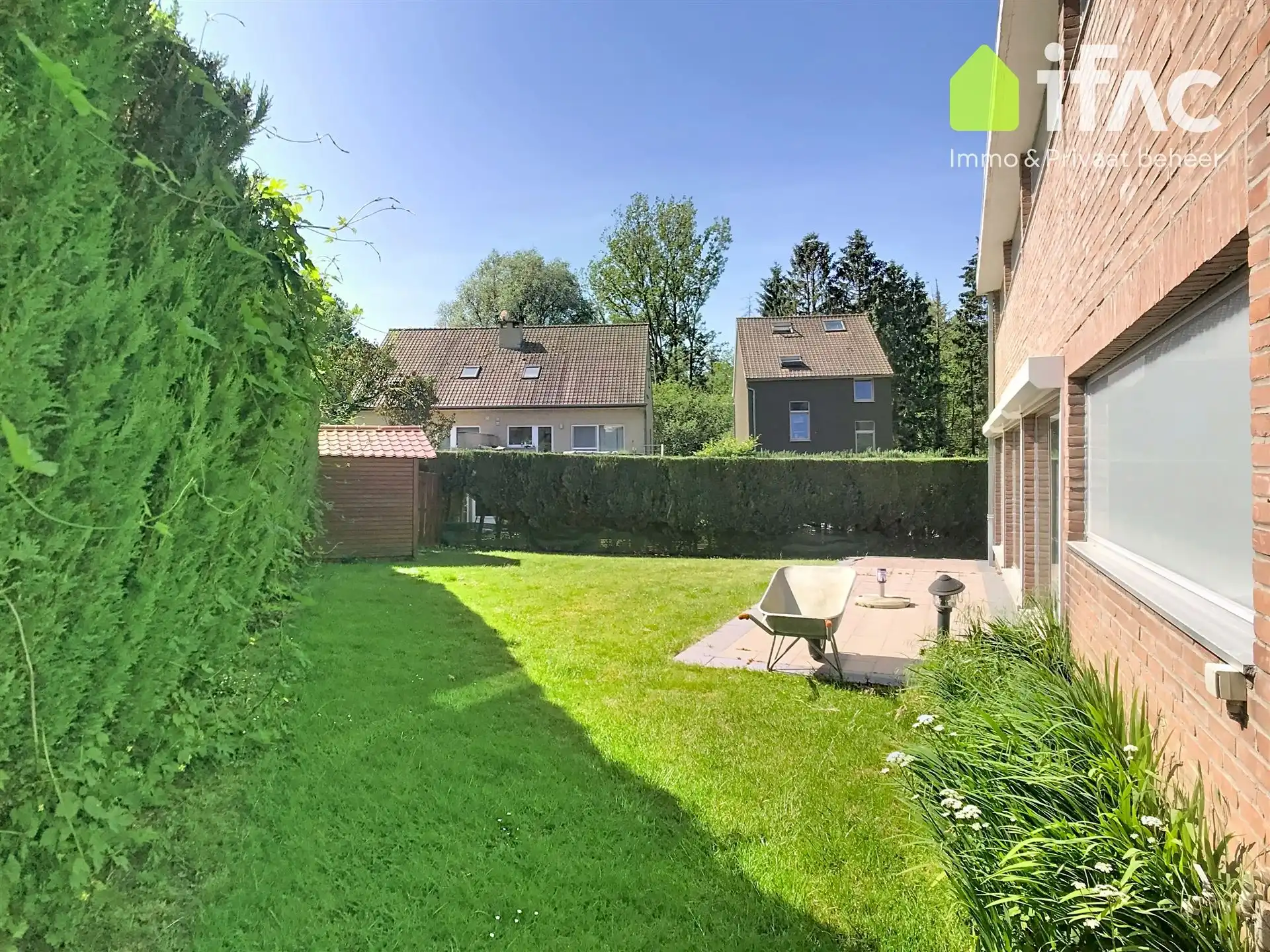 Woning met 4 slaapkamers, garage en tuin foto 9