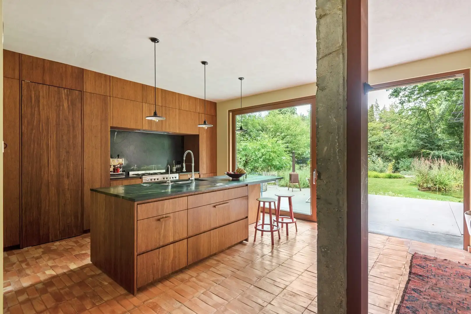 Stijlvolle, vrijstaande villa met zonnige tuin en zwemvijver foto 4