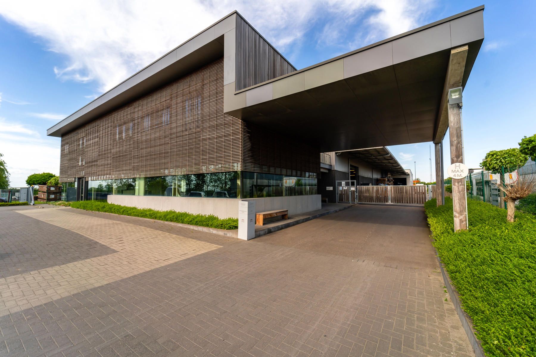 Multifunctioneel gebouw - hoge afwerkingsgraad - goede verbinding E313/E314. foto 33