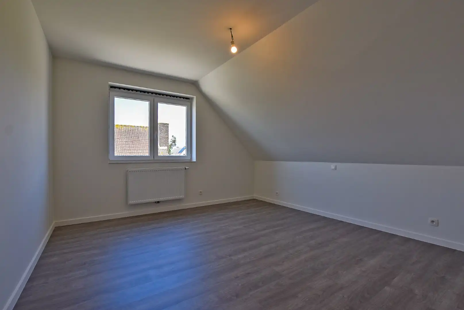 Ruime energiezuinige recente halfopen bebouwing  (2024) met inpandige garage op 258m² gelegen te Houthulst. foto 17