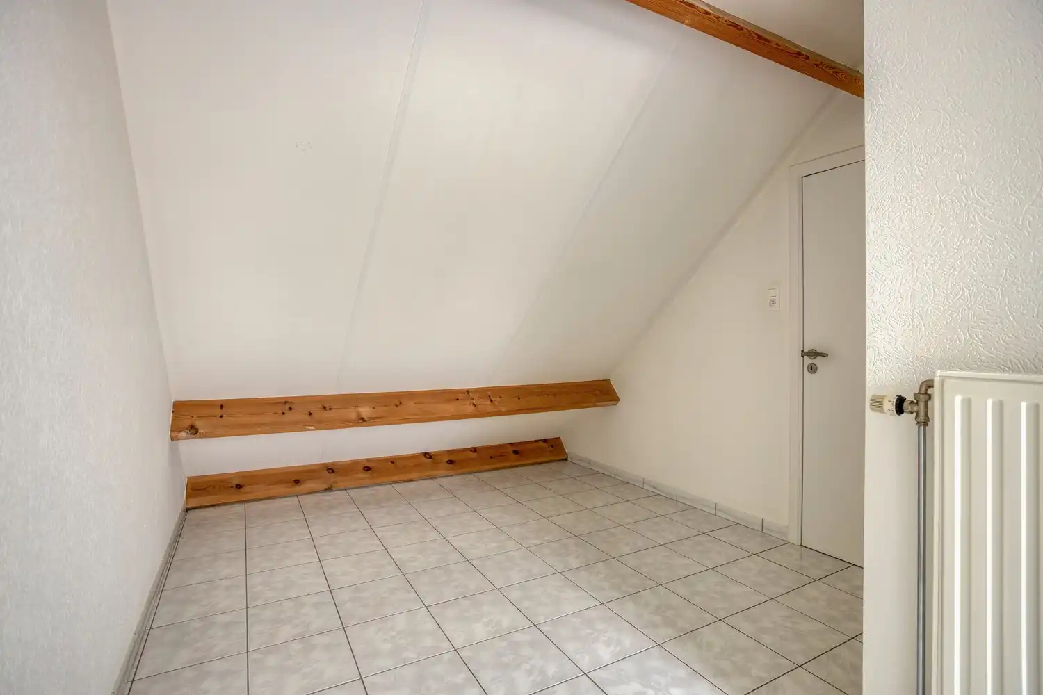 Ruime duplex met 3 slaapkamers  en garage te huur in het hart van Gellik, Lanaken foto 24