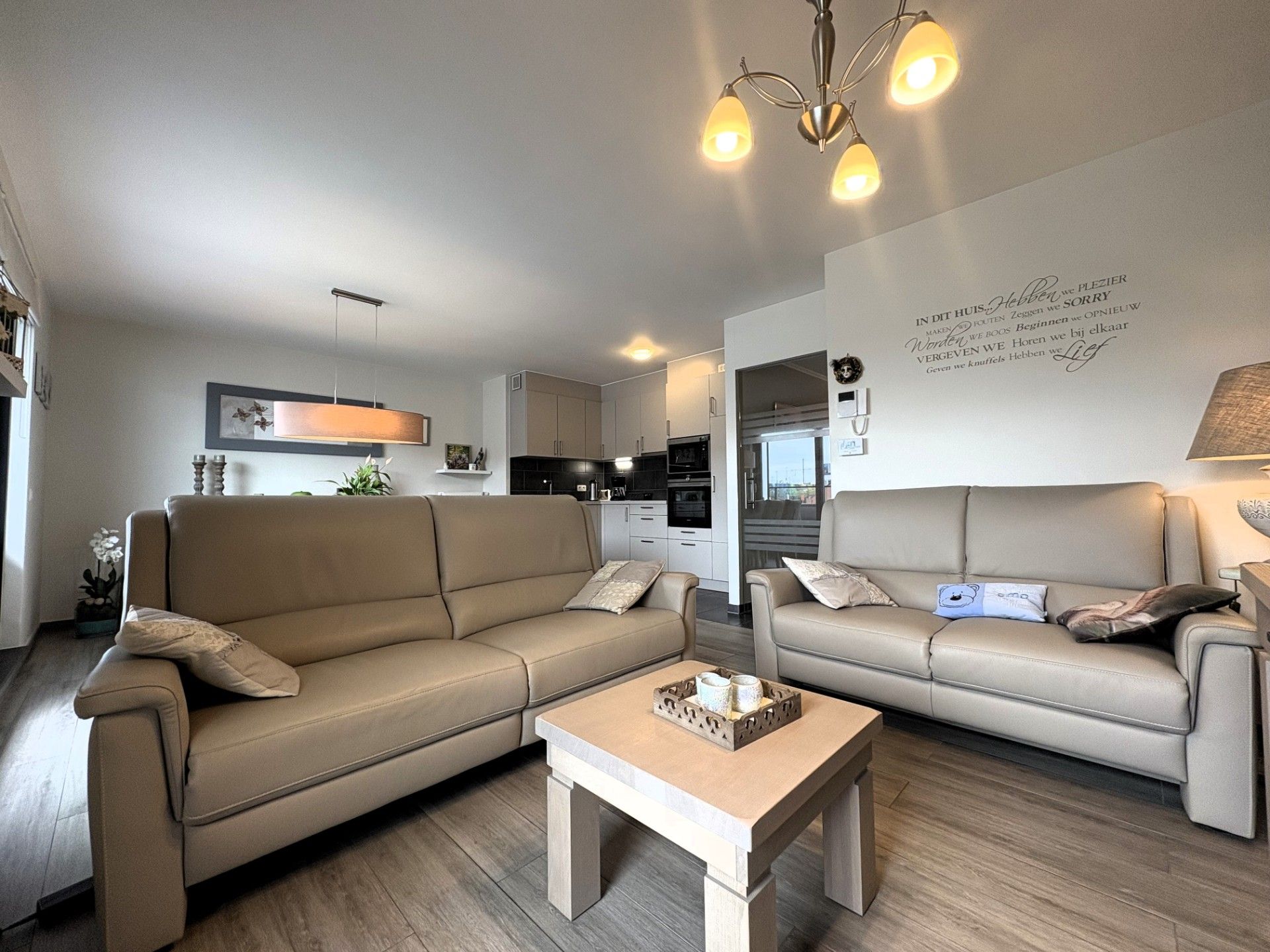 Perfect onderhouden appartement pal in centrum Waregem foto 4
