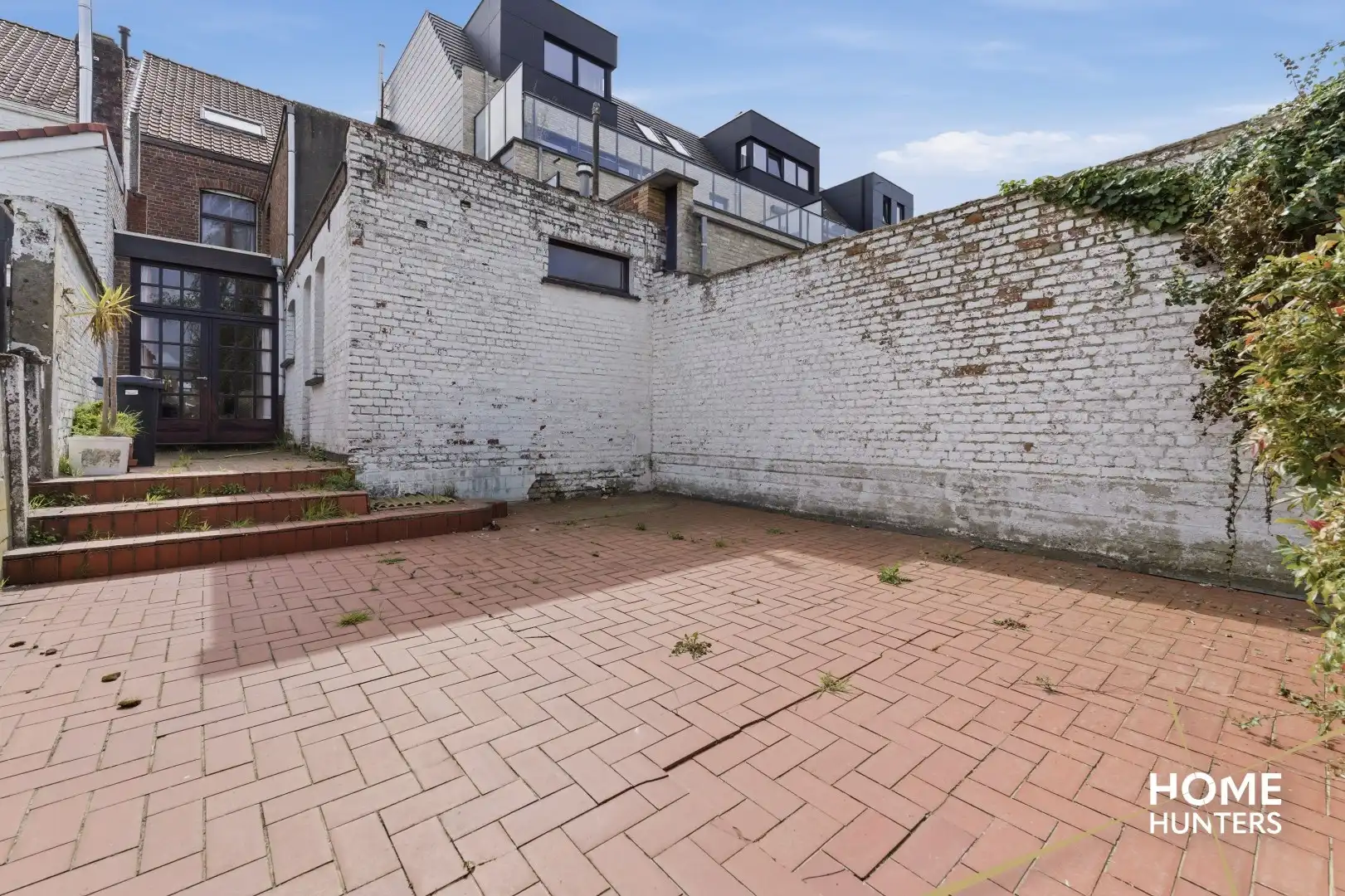 Karaktervolle te renoveren woning met 4 slaapkamers en ruime tuin te Ieper foto 27