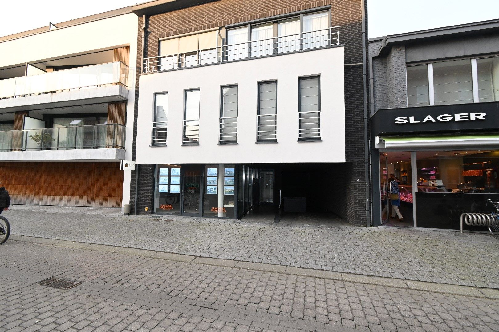 Ruim appartement met terras, lift en garage in centrum Maldegem  foto {{pictureIndex}}