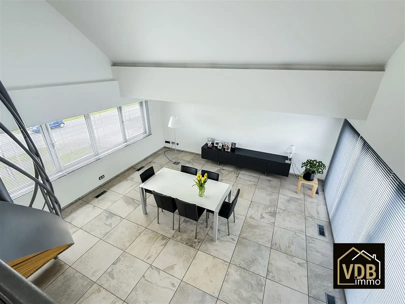 COMMERCIEEL PAND MET PENTHOUSE OP TOP LOCATIE foto 61