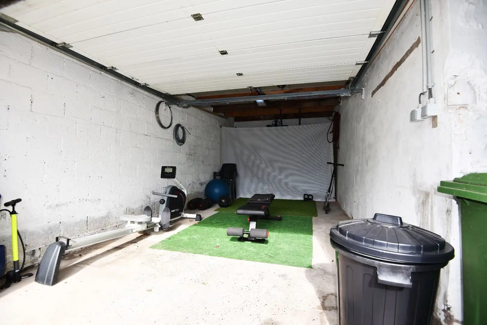 Gerenoveerde open bebouwing met 3 slaapkamers, terras en garage foto 11