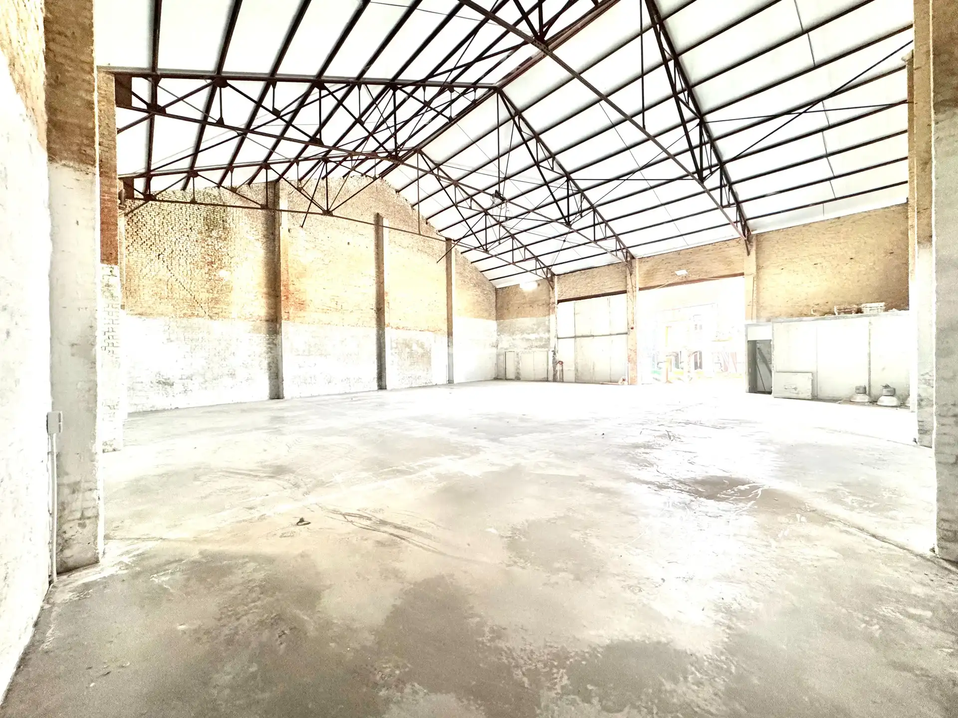 MAGAZIJN TE WIELSBEKE |365 M² foto 2