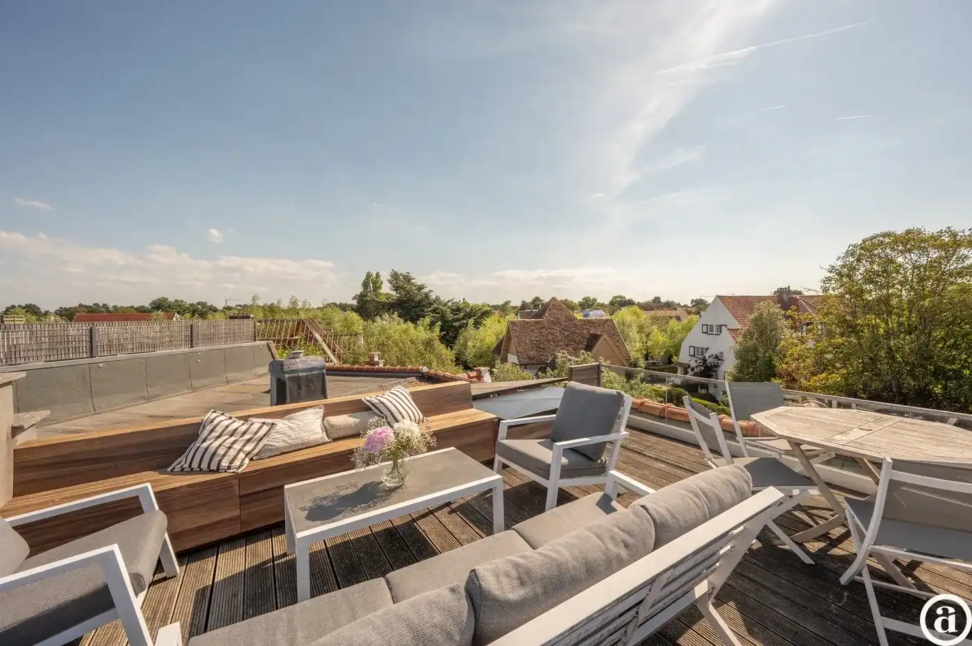 Charmante woning vlakbij Dominicanenkerkje in hartje Zoute. foto 4