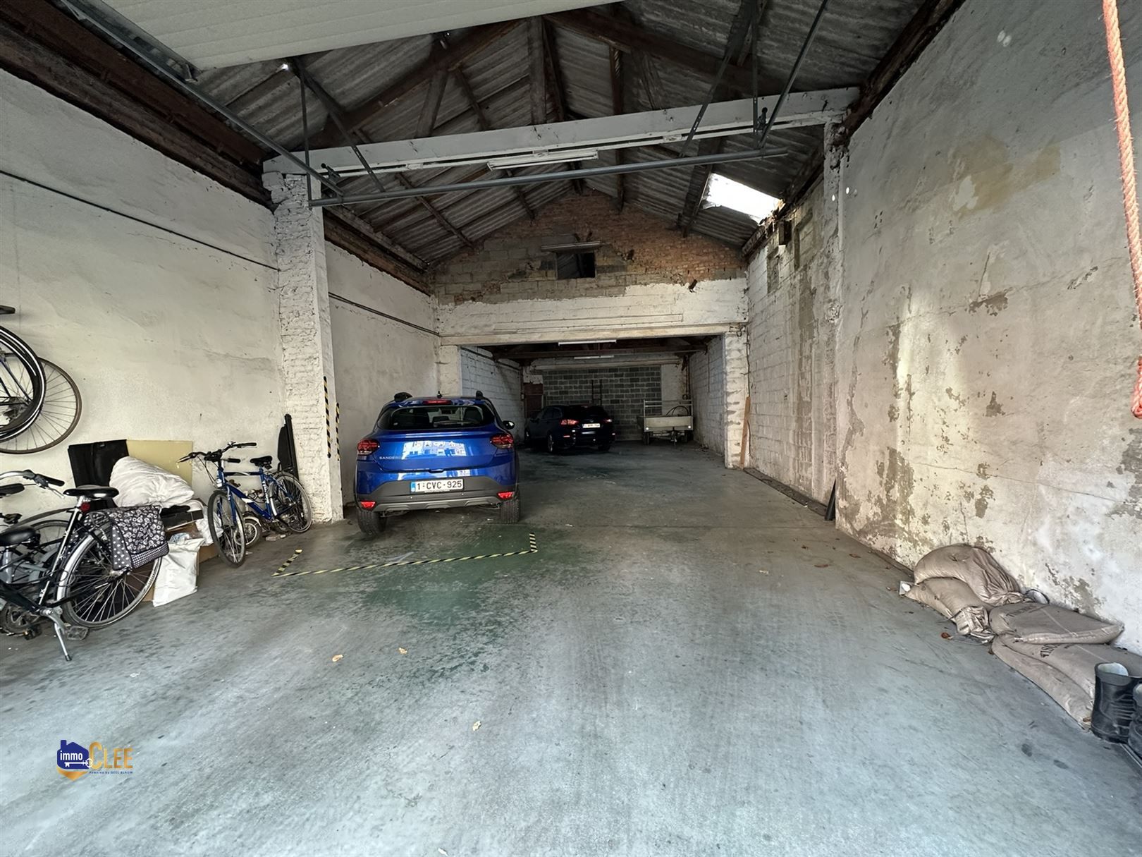 Ruime stadswoning met grote opslagruimte foto 24