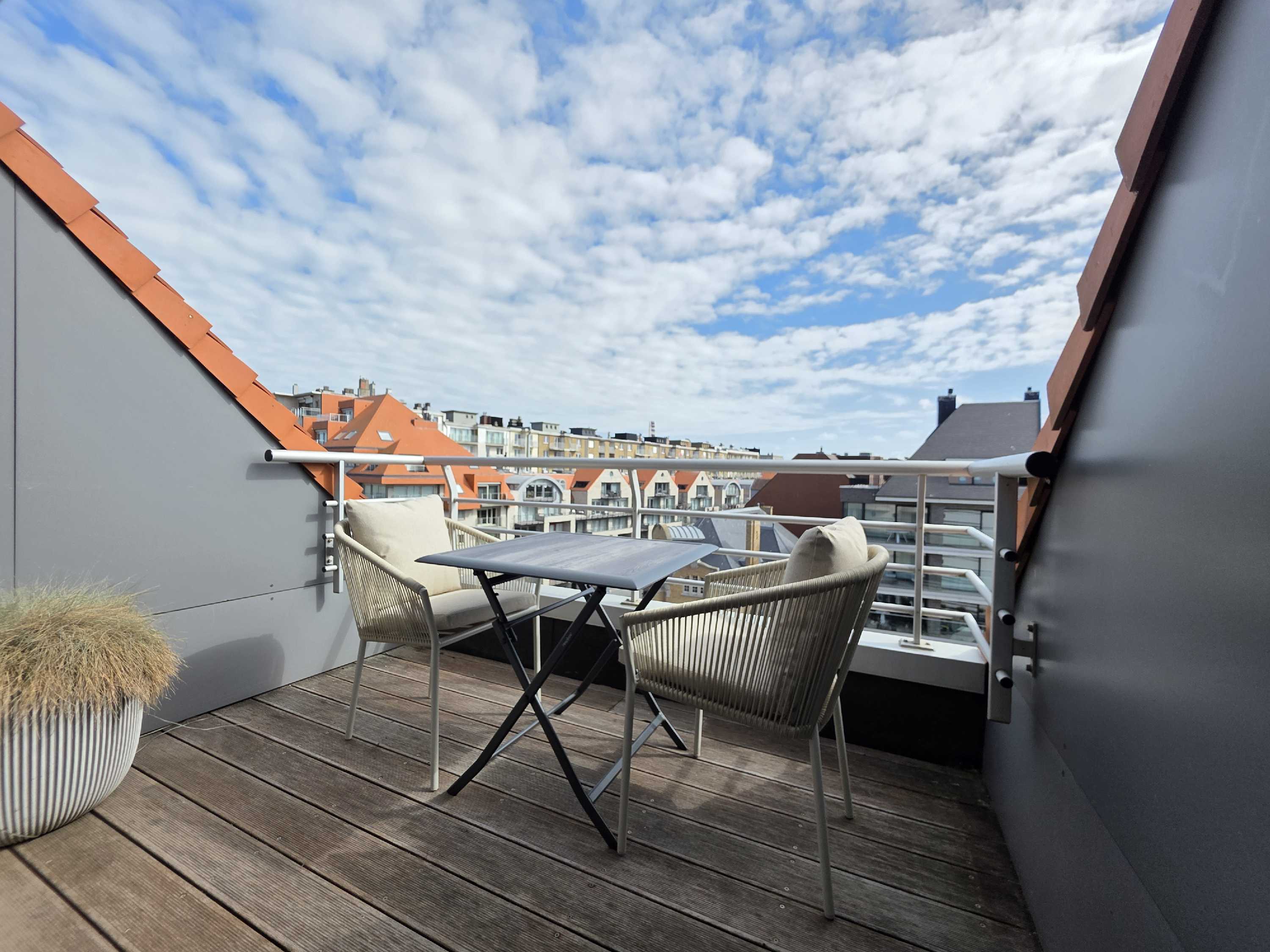 Centraal gelegen appartement met zeezicht op toplocatie te Nieuwpoort-Bad foto 4