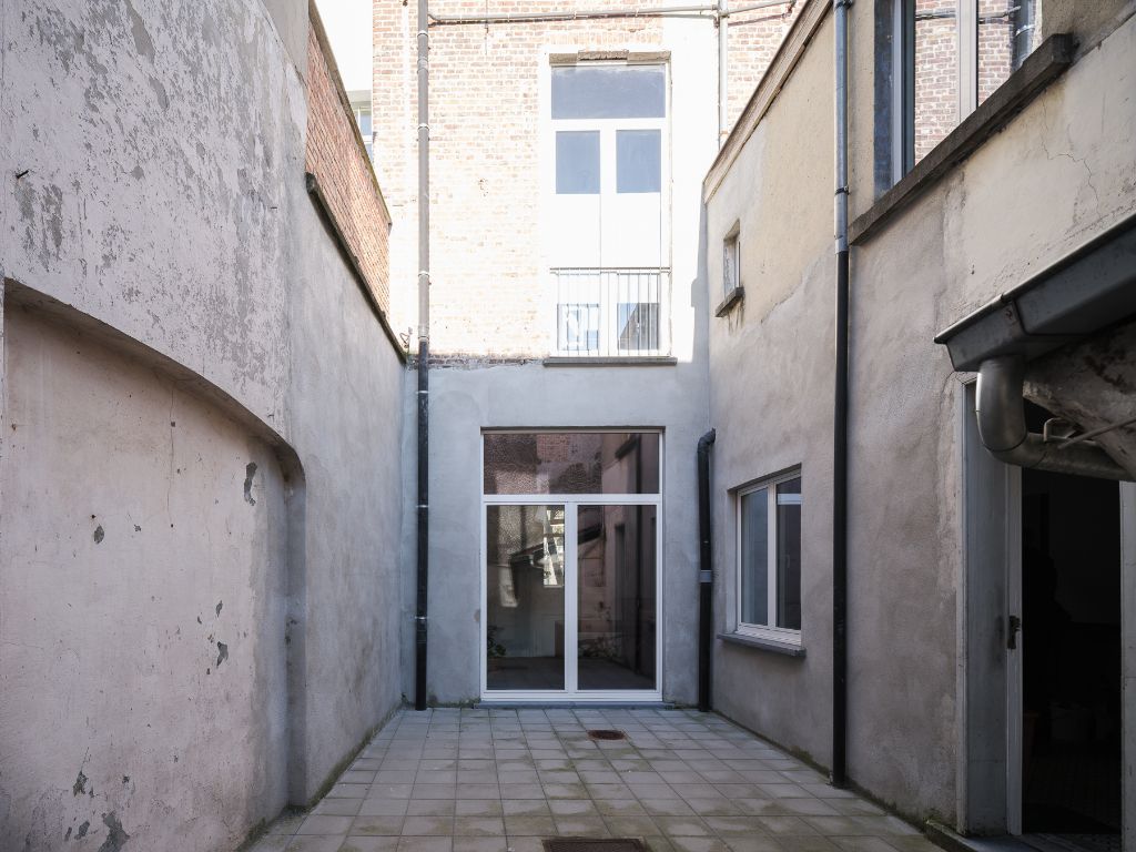 Karaktervolle herenwoning (= kantoor) met buitenruimte aan de Coupure foto 6
