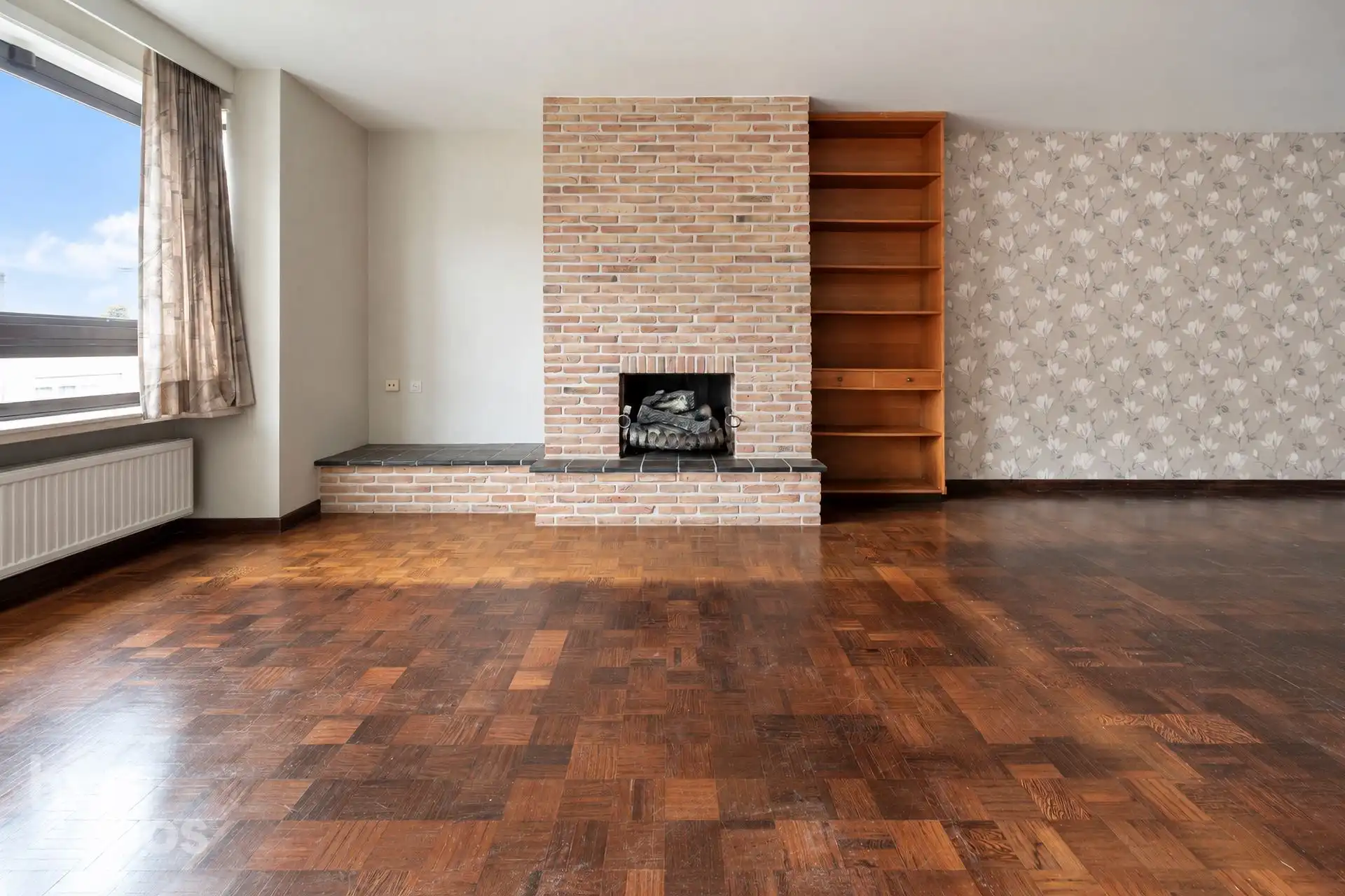 Centraal gelegen 2 slaapkamer appartement met garage foto 4