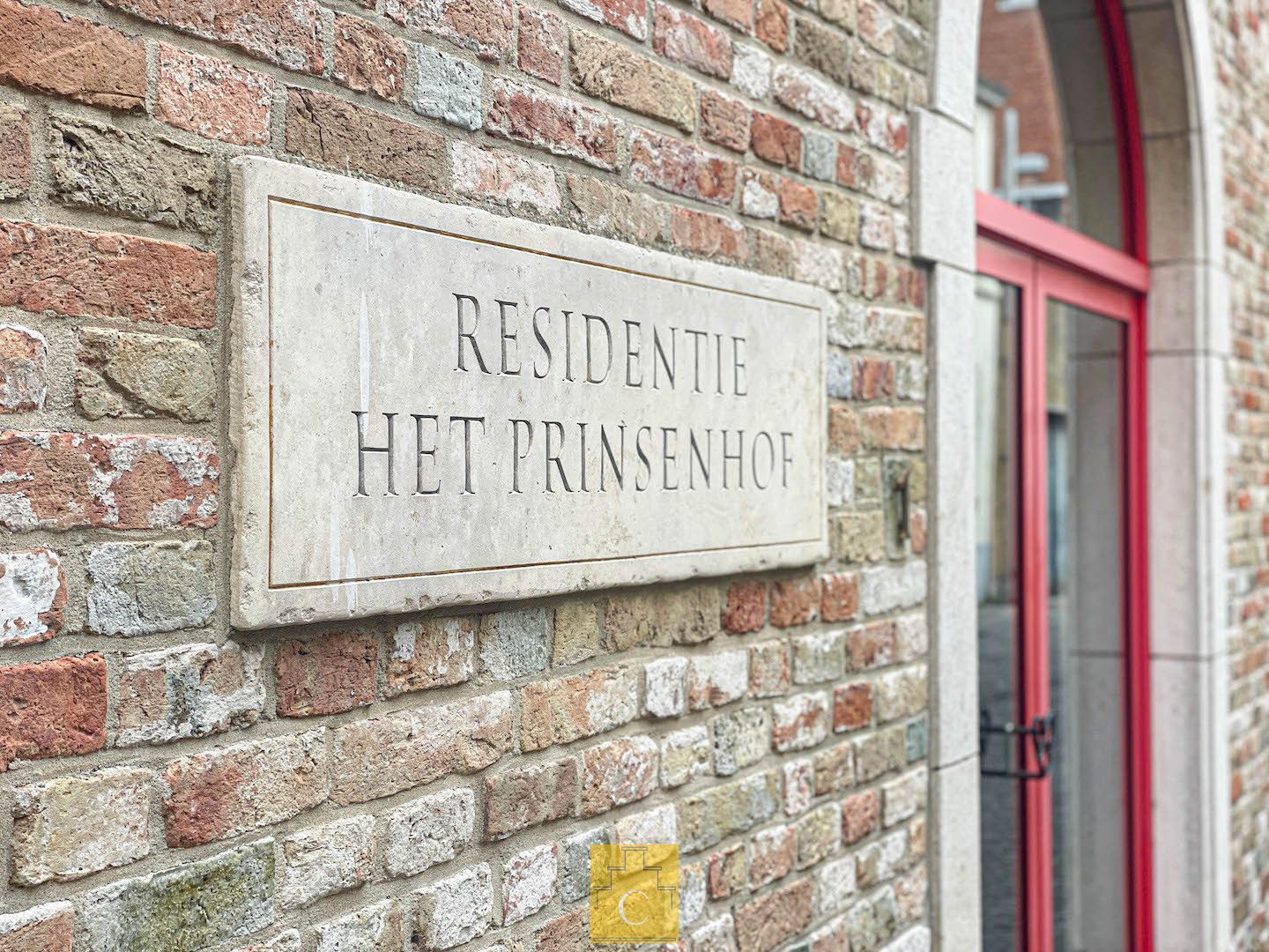 Instapklaar appartement met ruime terrassen en fietsenberging in hartje Brugge foto 3