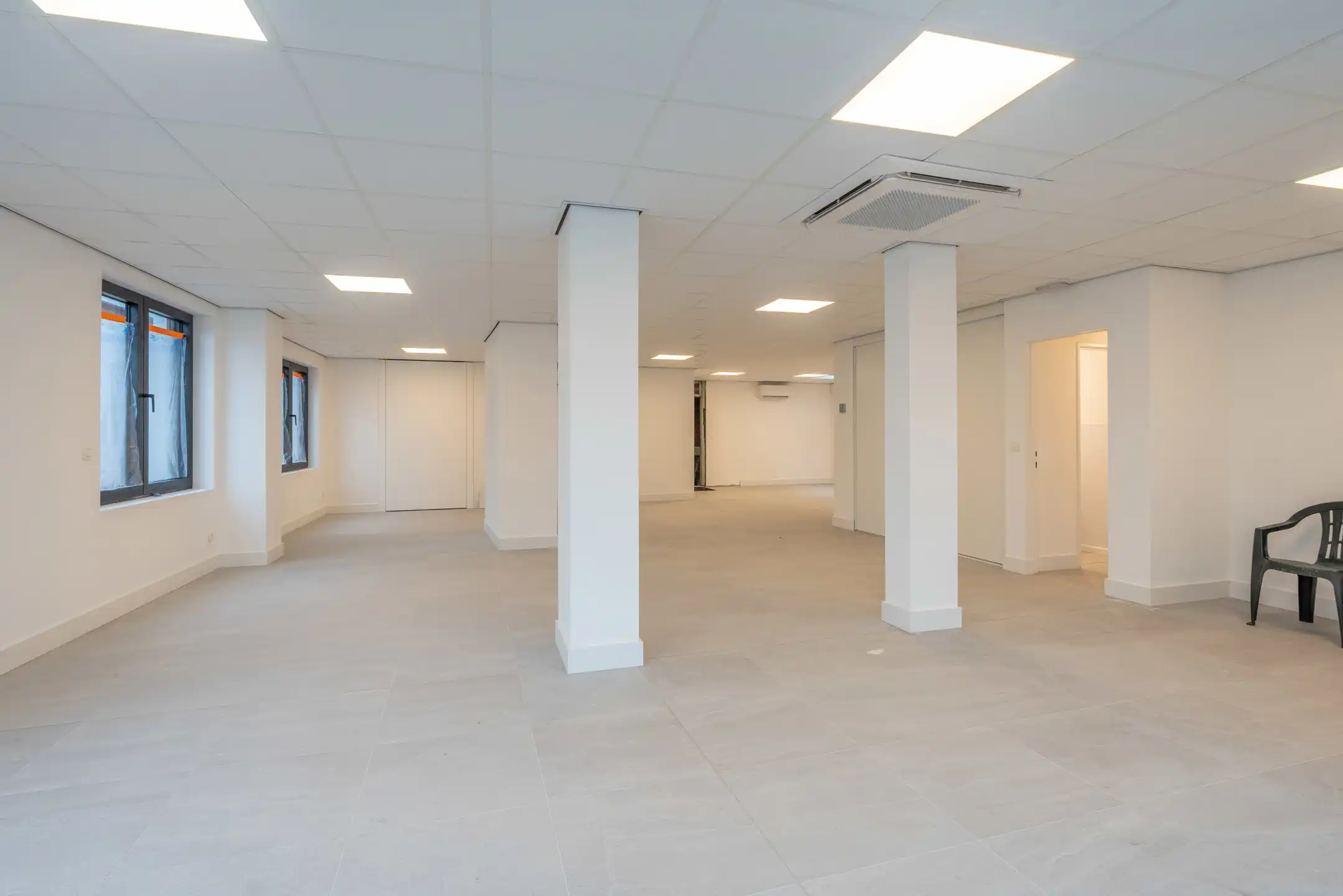 Handelspand met garage, gelegen op topligging te Vosselaar! foto 3