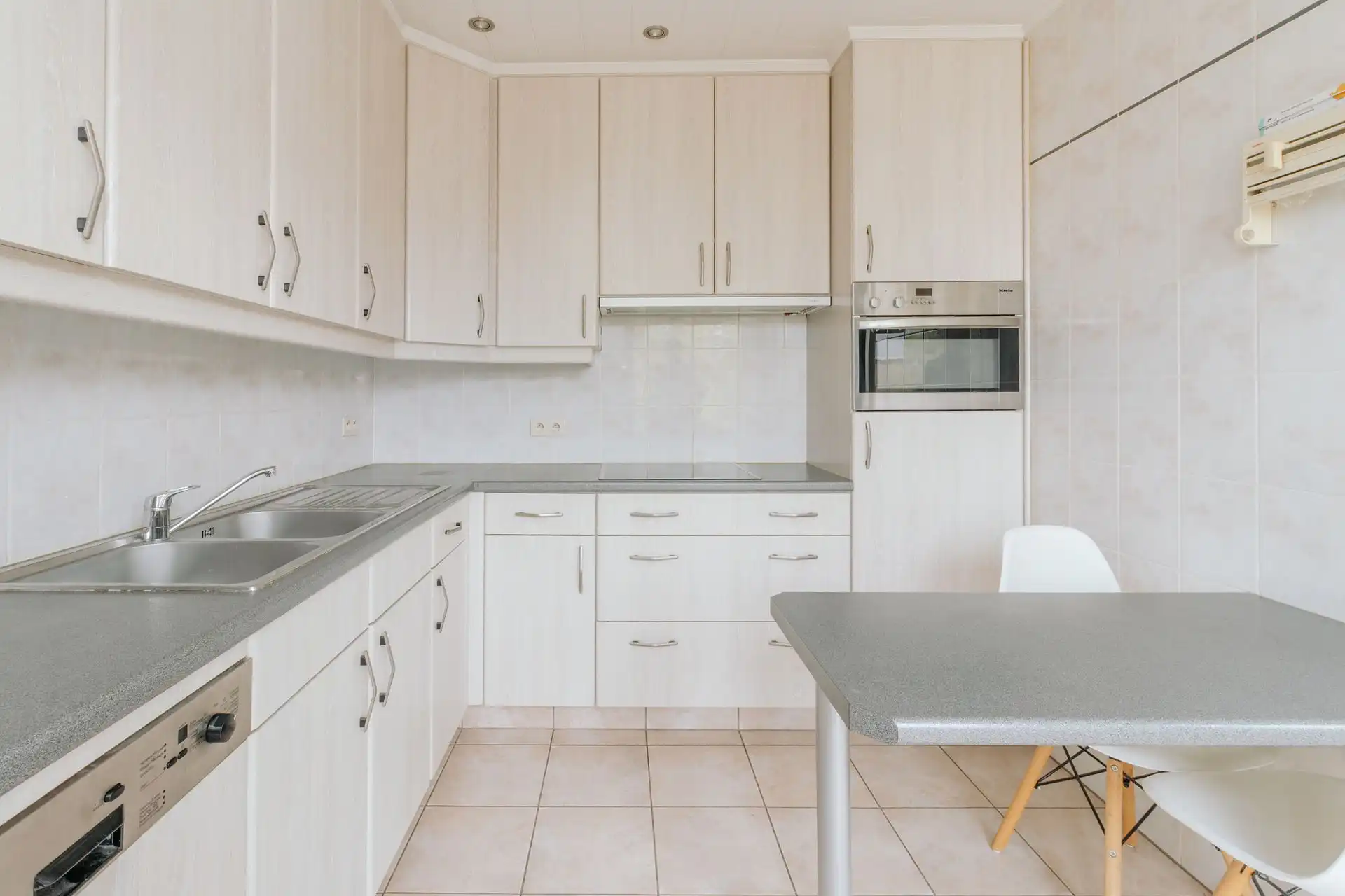 Rustig gelegen 2-slaapkamerappartement met EPC B in Lint foto 8