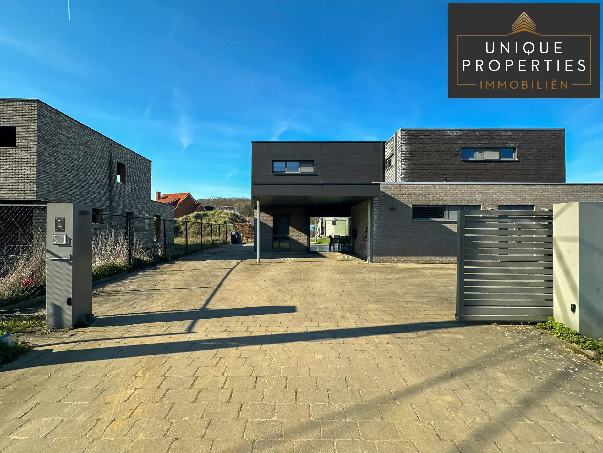 Villa te koop foto {{pictureIndex}}