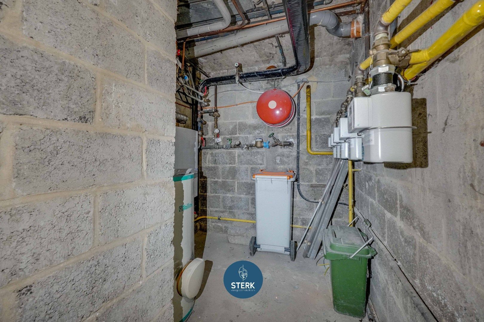 INSTAPKLAAR 2 SLPK-APPARTEMENT OP EEN CENTRALE LOCATIE IN HARTJE LANAKEN !   foto 14