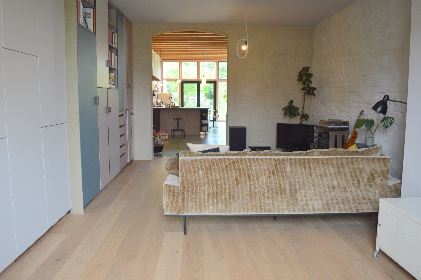 Unieke rijwoning met tuin, garage en 3 slaapkamers in Zwevegem foto 2