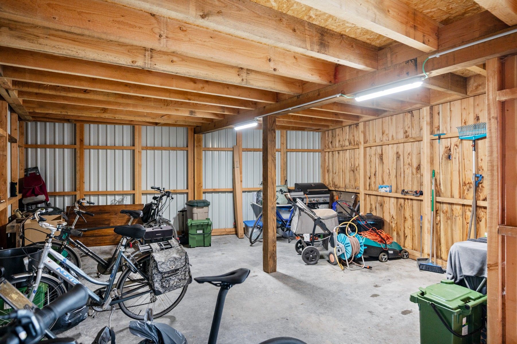 Prachtig en recent appartement met terras en autostaanplaats in het hart van Pulle foto 16