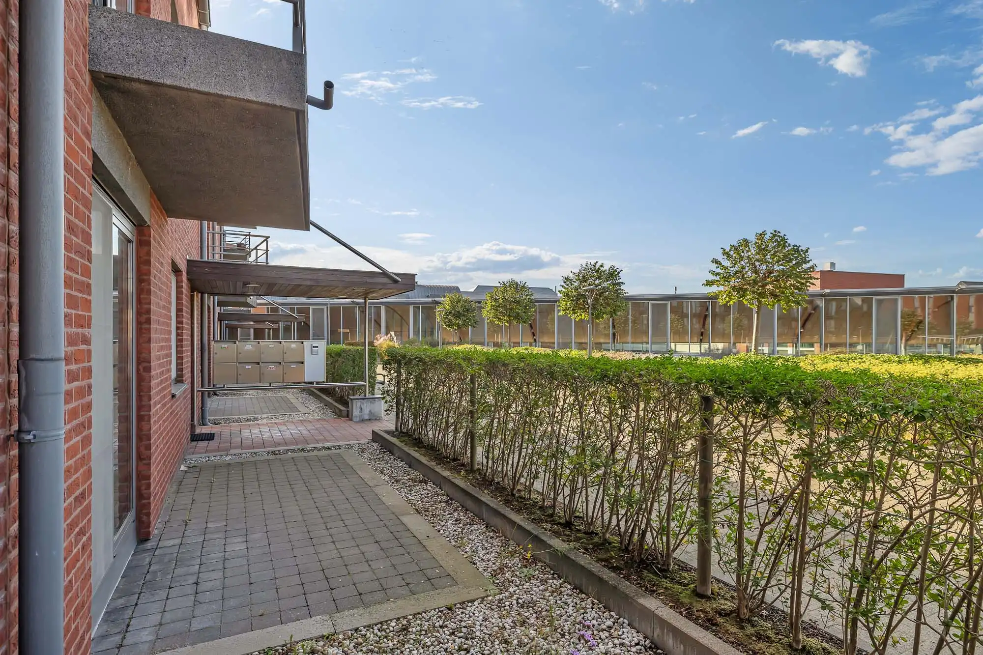 Ruim appartement met ruime garage en twee terrassen foto 17