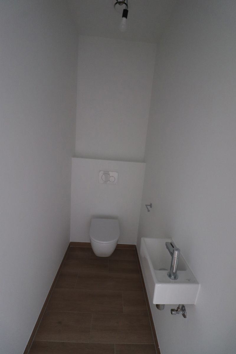 Prachtig nieuwbouwappartement op de bovenste verdieping rechts met 2 terrassen, autostaanplaats en berging. foto 9