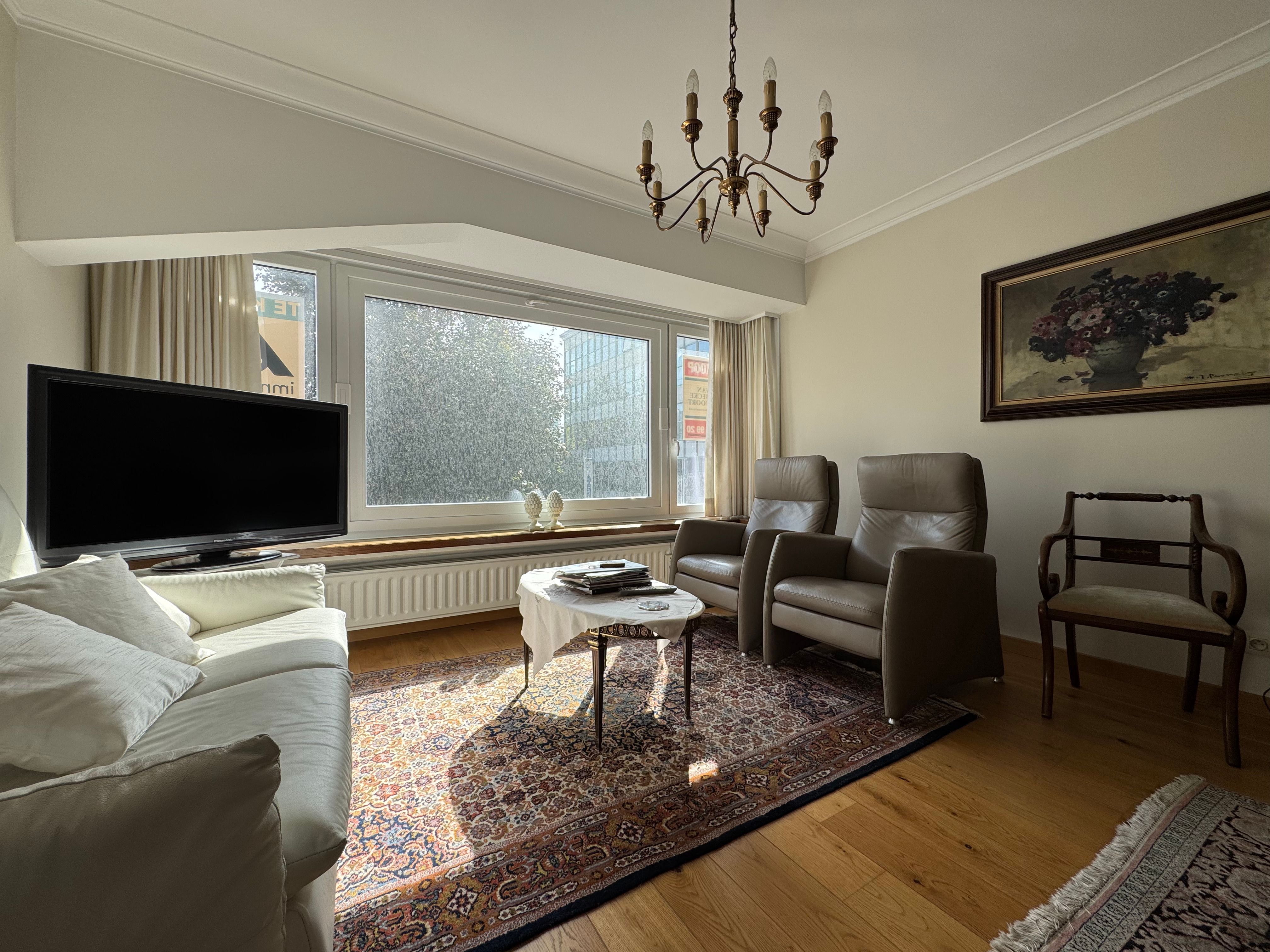 Lichtrijk appartement met uitzicht op het groen & nabij centrum foto 4