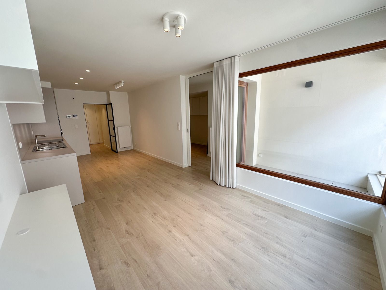 modern 1-slaapkamerappartement in hartje Kortrijk foto {{pictureIndex}}