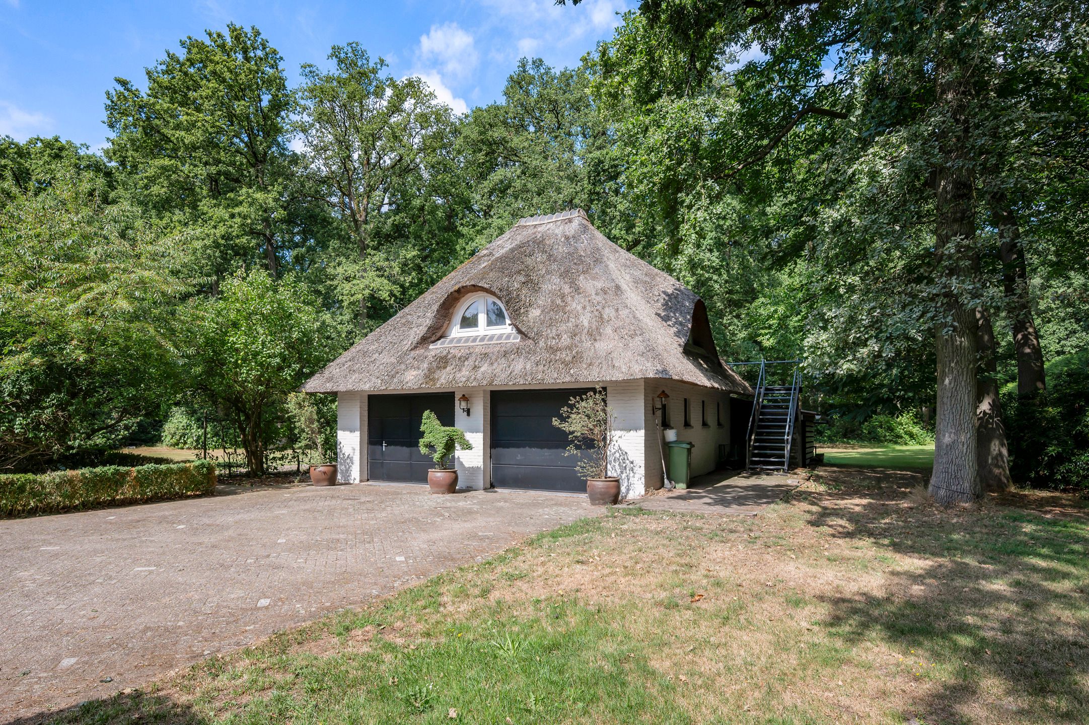 Charmante rietgedekte villa foto 41
