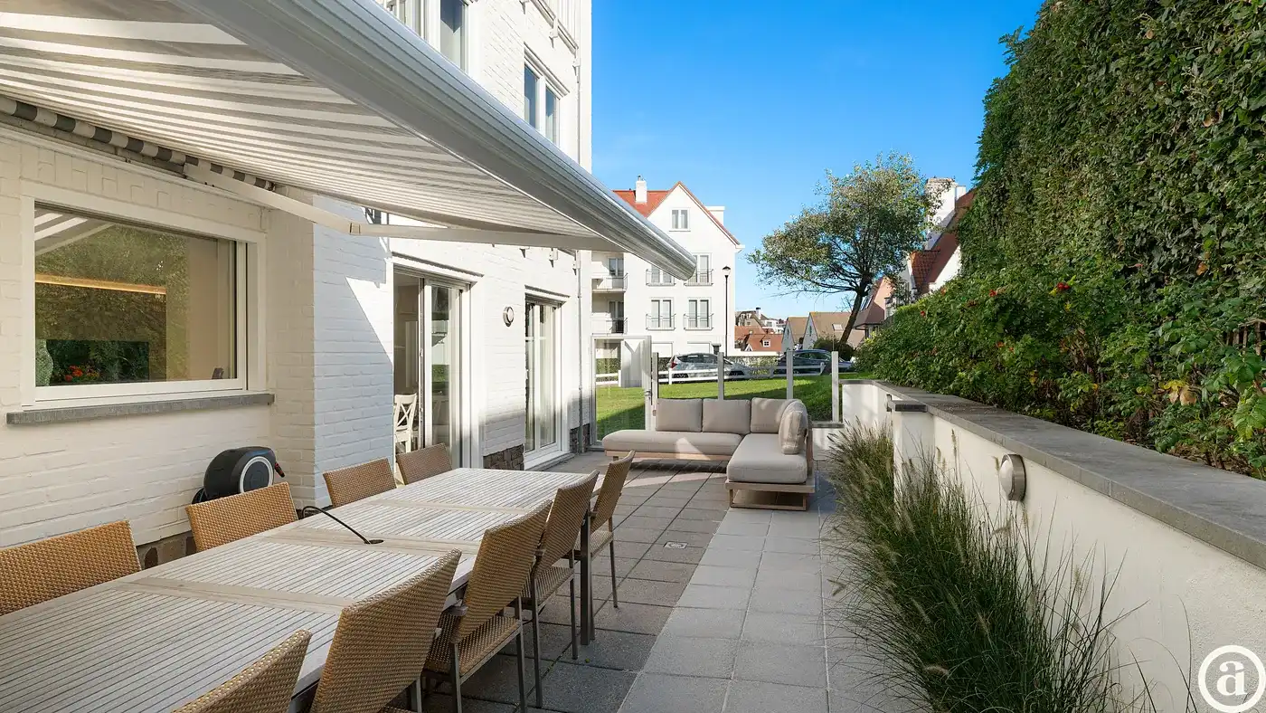 Mooi tuinappartement met 3 grote slaapkamers in Duinbergen   foto {{pictureIndex}}