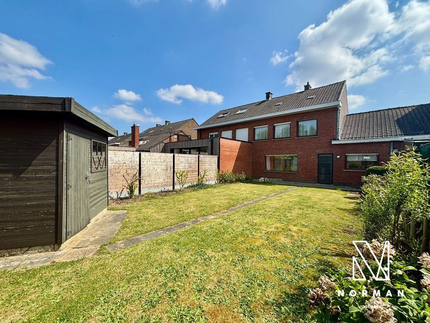 Stevige woning met 3 slpk op mooie locatie in Kuurne! foto {{pictureIndex}}