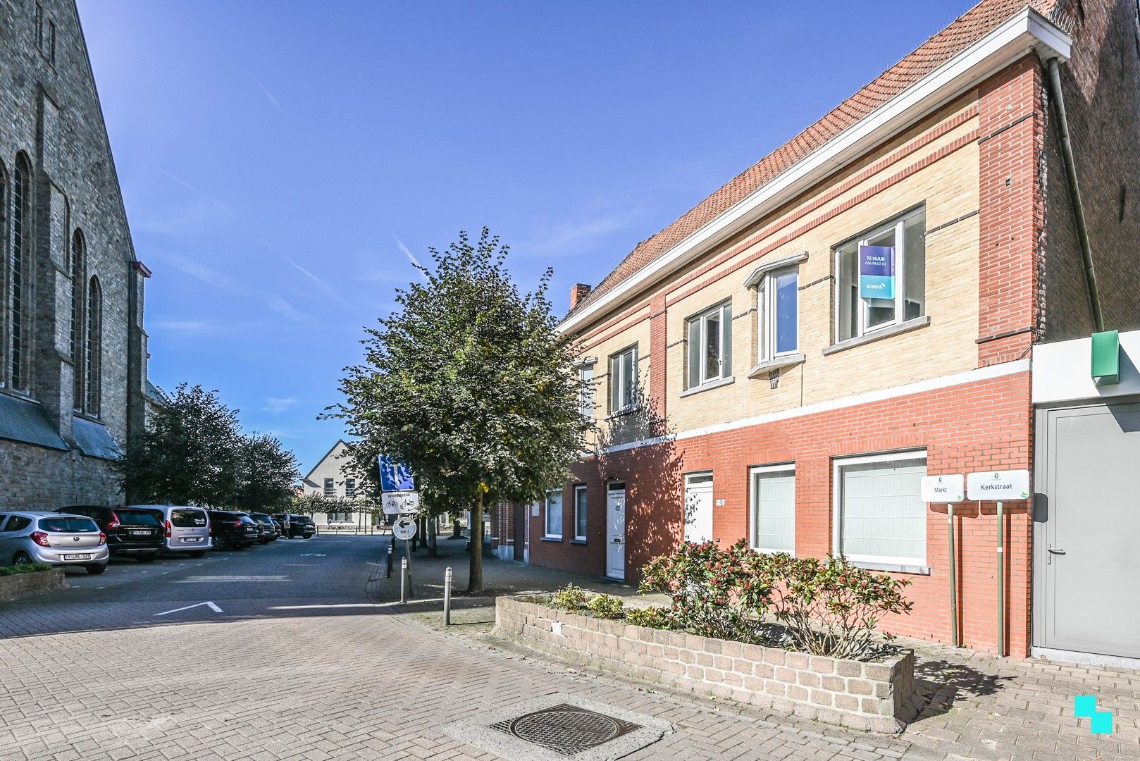Goed onderhouden woning in het centrum van Oostrozebeke! foto {{pictureIndex}}