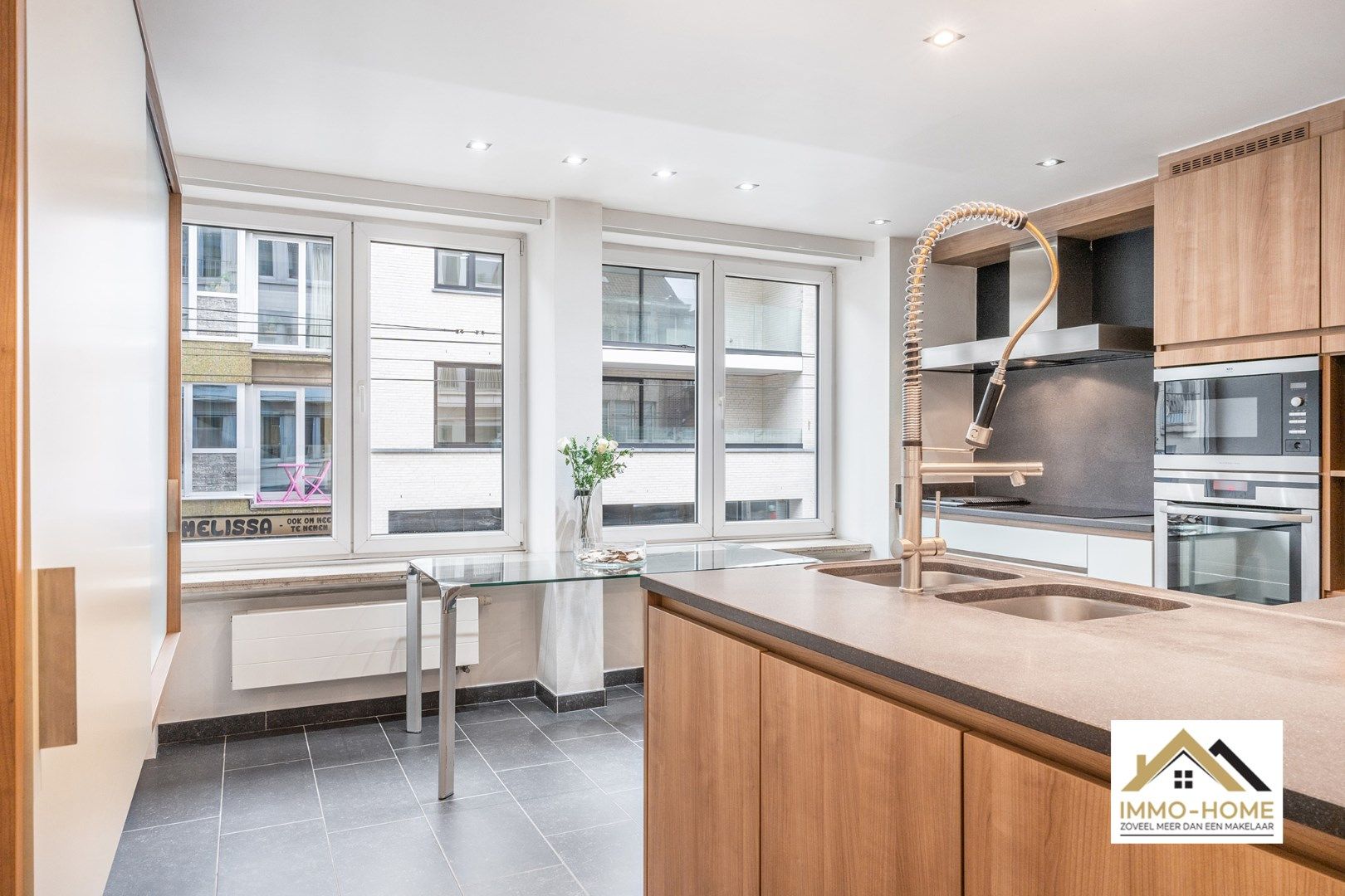 Instapklaar ruim appartement met TOPligging,dicht bij E17,UZ Gent, station foto 2