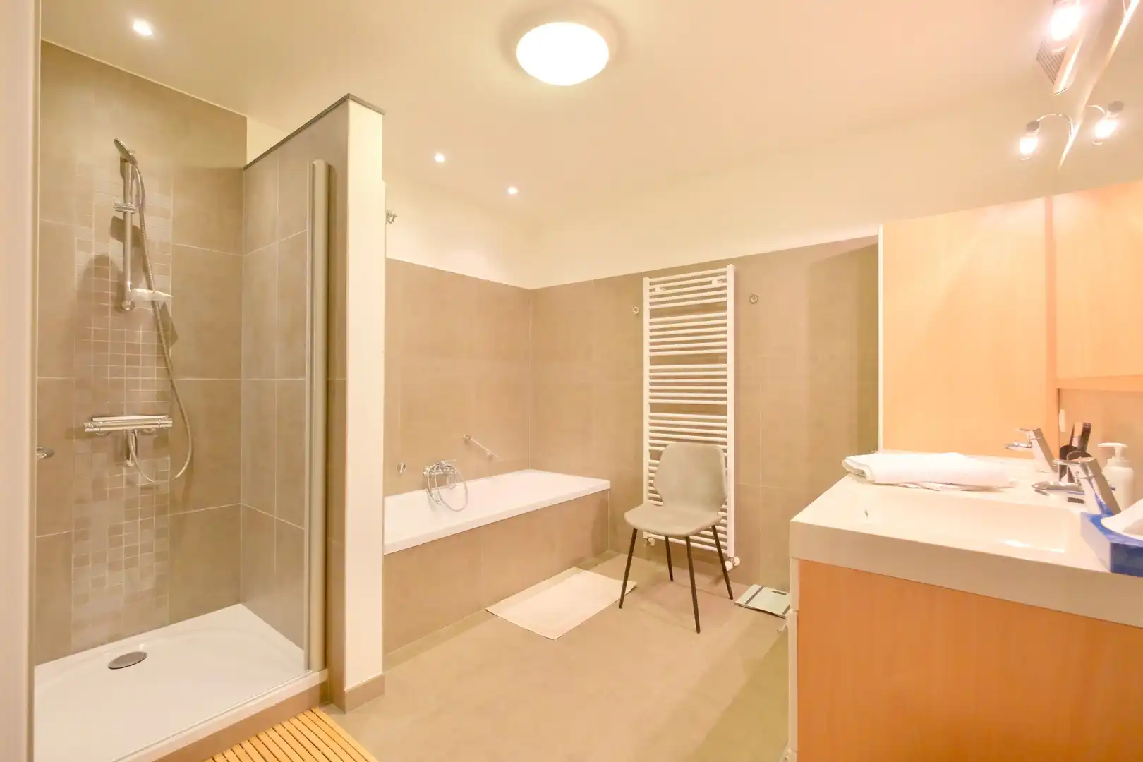 Gelijkvloers app met 2 slaapkamers, ruim terras en garage! foto 14