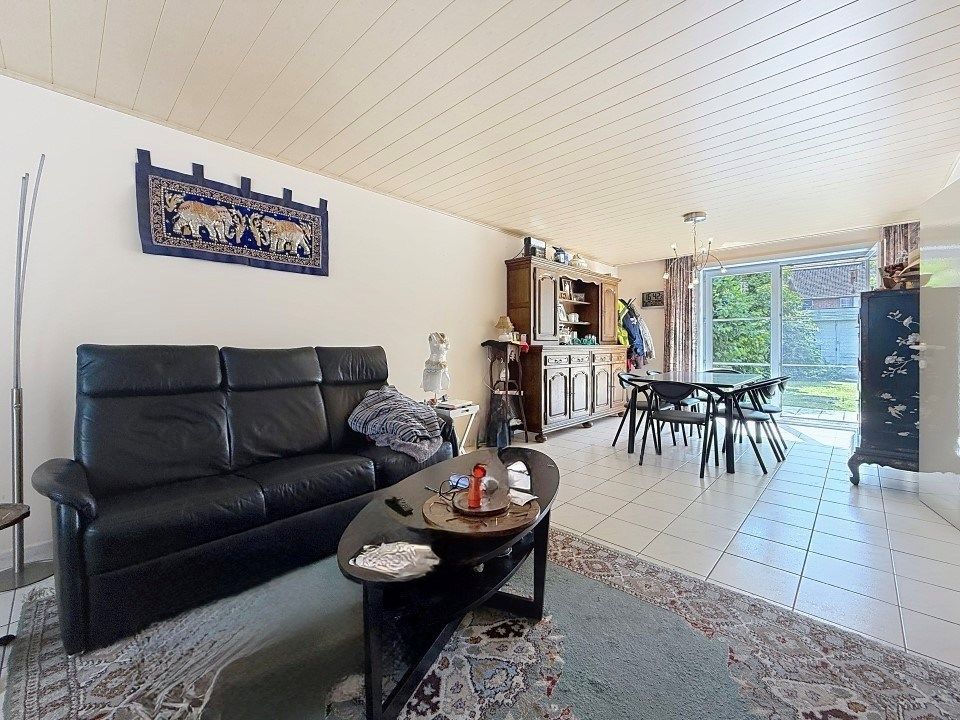 Goed gelegen woning met 3 slaapkamers én achterliggende garage foto 2