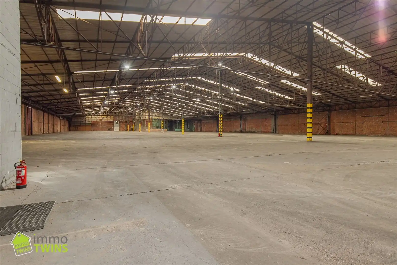 Uitzonderlijk ruim industrieel magazijn van ca. 6.900 m² te huur in Schoonaarde foto 13