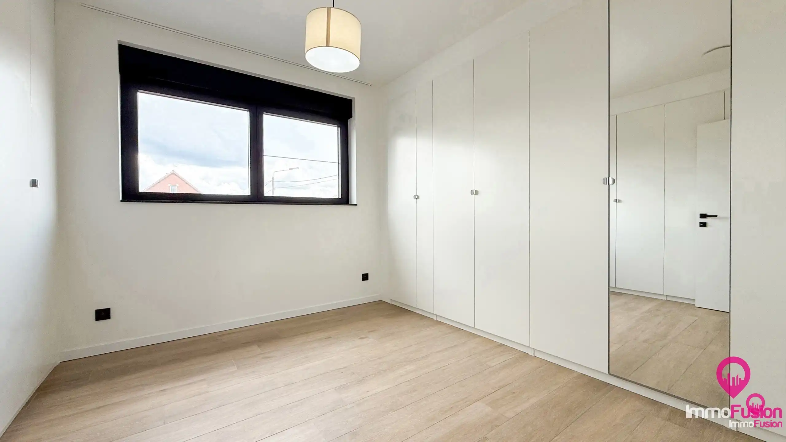 Instapklare villa met 4 slpk., laadpaal en zonnepanelen! foto 37