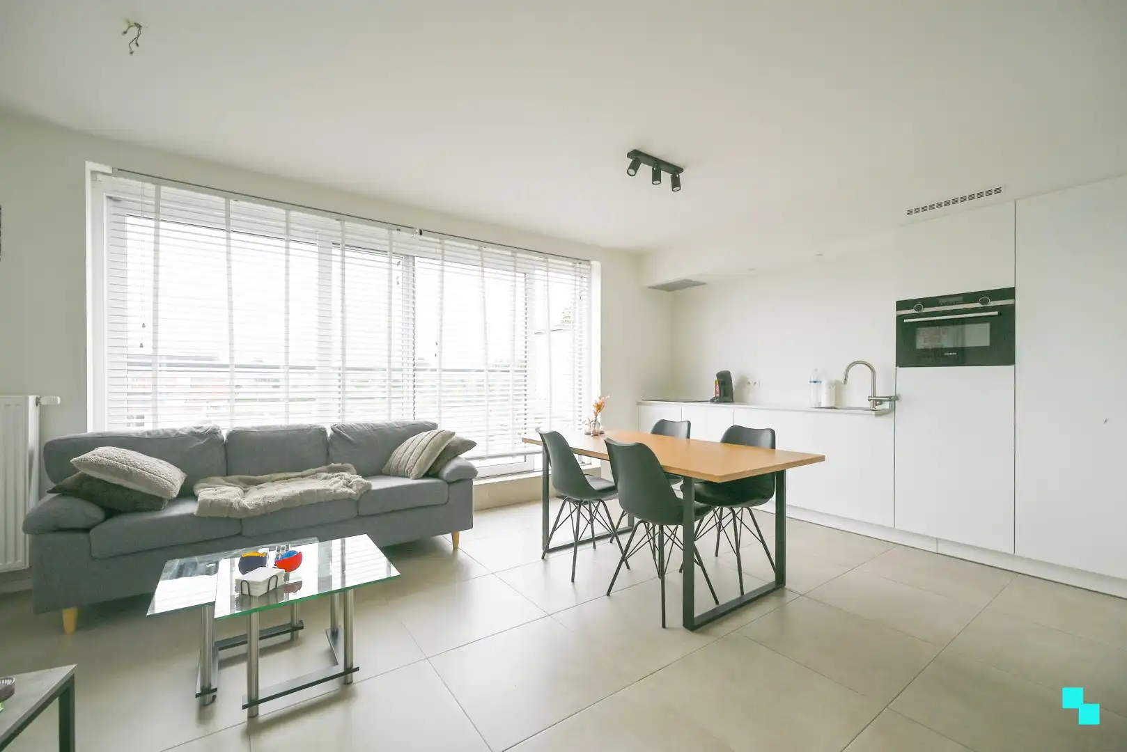 Recent appartement met terras en carport foto 3